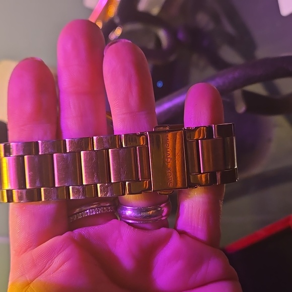 Michael Kors Rose Gold Women's Watch - Picture 4 of 5